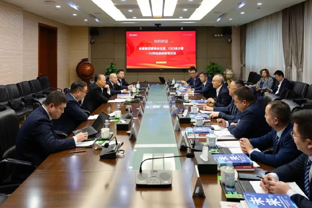 徐少春走进通威集团，与刘汉元主席共话光伏行业数字化转型